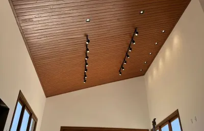 Casa nova e moderna de quatro quartos em rancho queimado