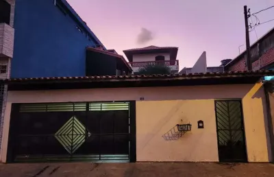 Excelente sobrado à venda, com 400 metros de área construida, 3 dormitóris, 1 suíte, 5 vagas - cida