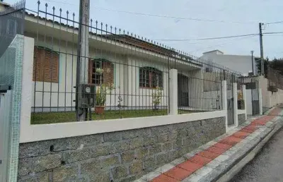 Casa 3 dormitórios/suíte a 200 metros do super mercado bistek bela vista , são josé sc