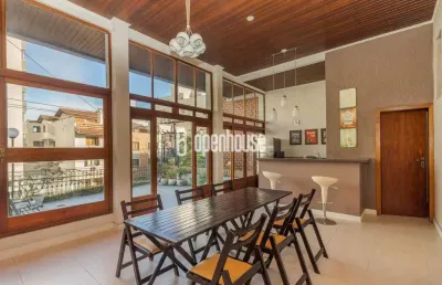 Casa - 239m² com 4 dormitórios - 1 suíte - 3 vagas de garagem no bairro bela vis