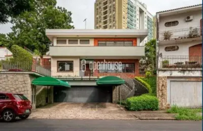 Casa com 4 quartos- 2 banheiros- moradia - excelente -potencial para uma clínica