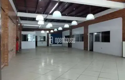 Excelente, loja com 500m² sendo 300m² no terreo e 200m² no mezanino