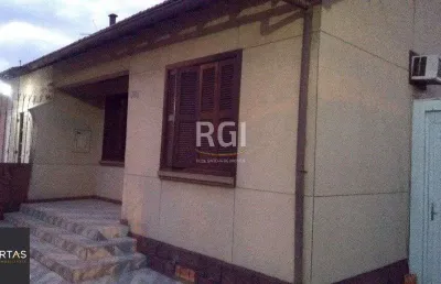 Casa de 3 dormitórios, vagas e pátio - passo da areia
