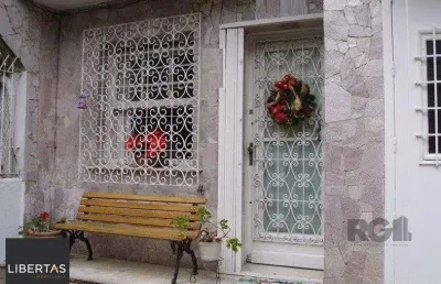 Casa sobrado no bairro são joão de 3 dormitórios e 2 vagas