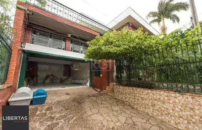 Casa para venda - 317m², 5 dormitórios, sendo 1 suites, 2 vagas - teresópolis