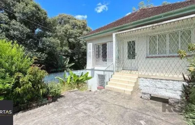 Casa à venda na rua marechal mesquita, no bairro teresópolis.