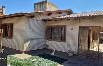 Casa com 2 quartos à venda na Rua Moacyr Godoy Ilha, 40, Guarujá, Porto Alegre