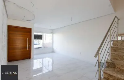 Ótimo sobrado que possui 4 dormitórios sendo 4 suítes.