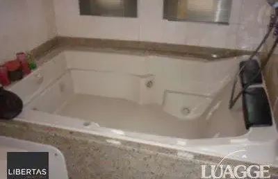 Casa com 4 dormitórios, sendo uma suíte , e 530 area privativa