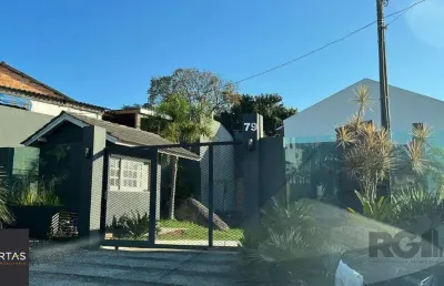 Casa 3 dormitórios  1 suíte, 2 vagas, condomínio com piscina 240,22m² privativos