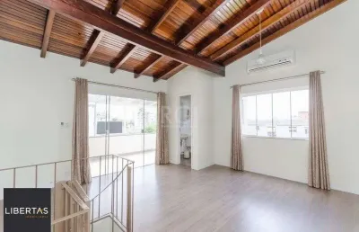 Cobertura semi mobiliada com 2 dormitórios, terraço com churrasqueira e 1 vaga d