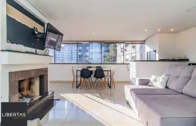 Amplo apartamento duplex com 2 dormitórios e 1 vaga de garagem.