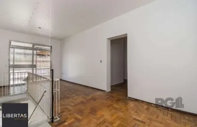 Excelente casa de 132m² com 4 dormitórios no centro histórico.
