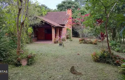 Sito à venda no lami, com casa com quartos, 1 banheiro e piscina