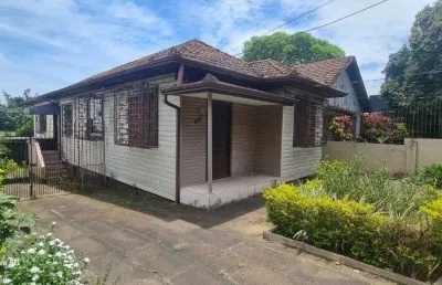 Casa com 2 dormitórios e 2 banheiros, área privativa de 100m²