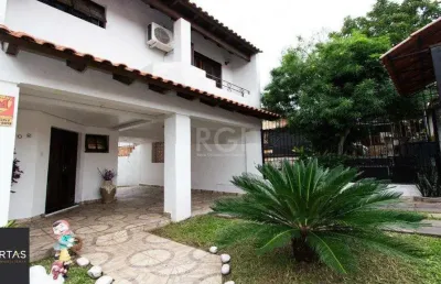 Casa para venda - 238m², 3 dormitórios, sendo 1 suites, 3 vagas - camaquã