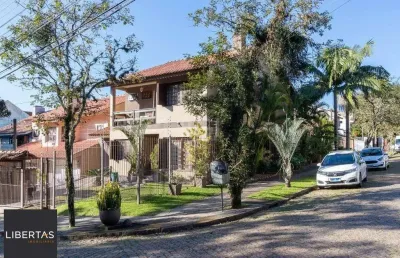 Casa com piscina para venda , 4 quartos, sendo 1 suite, 3 vagas