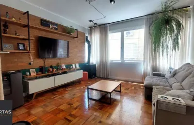 Apartamento reformado, 3 dorm. + vaga, próximo a redenção