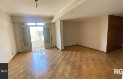 Apartamento 3  dormitórios de frente próximo a redenção
