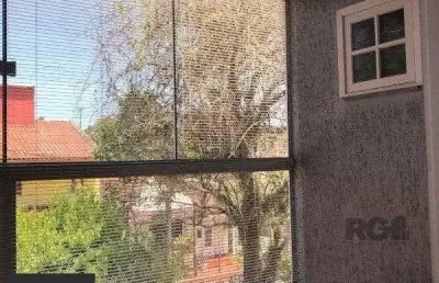 Vende-se casa estilo sobrad, no formado de 2 residencias independentes, 4 quarto
