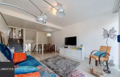 Casa em condominio fechado com 03 dormitórios no bairro camaquã