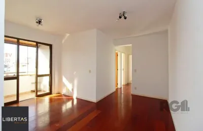 Apartamento de três dormitórios, suíte e 1 vaga de garagem no bairro menino deus