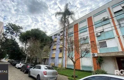 Apartamento à venda no menino deus, com 3 quartos (sendo 1 suíte), 3 banheiros,