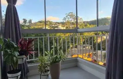 Apartamento semimobiliado com 3 dormitórios, sendo 1 suíte, 1 vaga. condomínio c