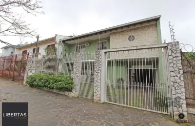 Casa com 5 suítes, 7 banheiros, 4 vagas no bairro partenon
