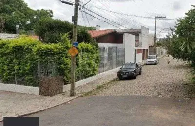 Excelente casa térrea mais um loft construído em edícula anexa, com pátio.