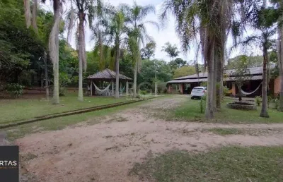 Sitio à venda no lami, com 2 casas térreas, com 4 quartos cada uma