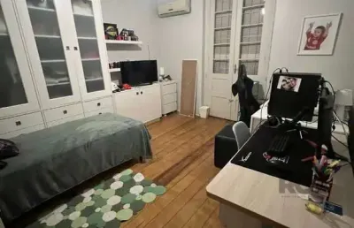 Casa em alvenaria, próxima à 24 de outubro, com a seguinte composição