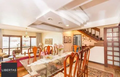 Casa de  333m² com 4 dormitórios, pátio com piscina, espaço gourmet com churrasq