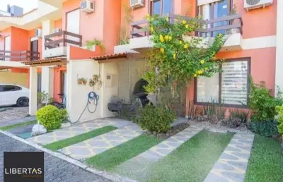 Linda casa com 3 dormitórios, sendo 1 suíte, sala ampla no condomínio de ótima l