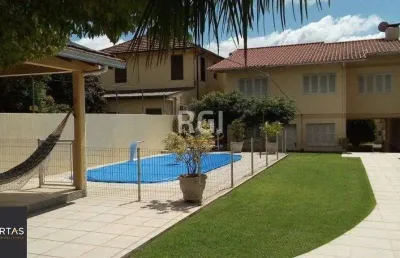 Casa para venda - 300m², 4 dormitórios, sendo 2 suites, 4 vagas - medianeira