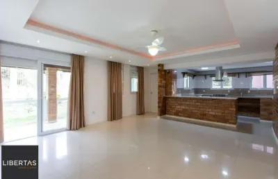 Casa de alvenaria, com 3 dormitórios, 1 suíte, living, cozinha, lavanderia, chur