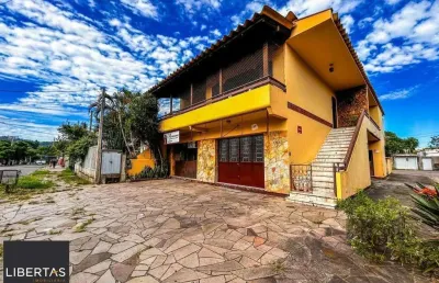 Casa de 3 dormitórios, 1 suíte, garagem fechada, churrasqueira, no bairro cavalh