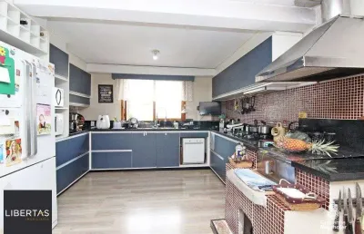 Casa para venda - 220m², 2 dormitórios, sendo 2 suites, 3 vagas - teresópolis
