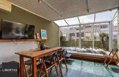 Bela cobertura com 3 quartos, incluindo 1 suíte, 2 vagas de garagem em localizaç
