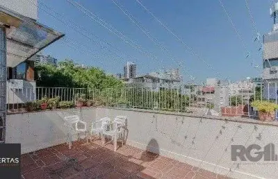 Vende-se excelente cobertura 2 quartos com suíte, 3 vagas de garagem com 156m² n