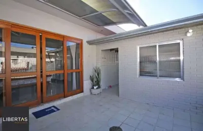 Cobertura semimobiliada com vista incrível e amplo espaço em localização privile