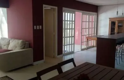 Sobrado com, 3 quartos sendo 1 suíte com hidro, no bairro glória.