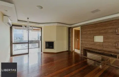 Vende-se excelente apartamento 3 quartos c/ suíte, 2 vagas, living com lareira,
