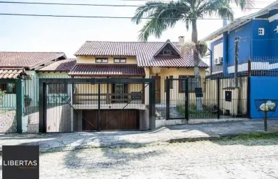 Casa para venda com 3 dormitórios, sendo 1 suites, e 3 vagas no bairro imperial