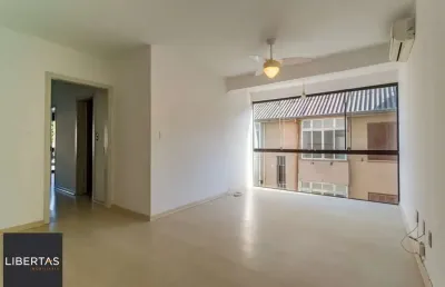 Apartamento com 3 dormitórios e 1 vaga de garagem no bairro azenha.