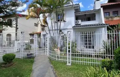 Casa em porto alegre, no bairro ipanema, com 3 dormitório(s), e 3 banheiros, à v