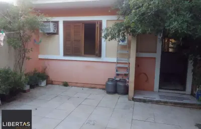 Casa 02 dormitórios com 02 vagas, no bairro hípica, em porto alegre rs.