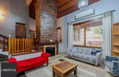 Casa com 3 quartos e 4 vagas no bairro vila ipiranga