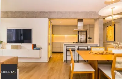 Apartamento com 2 quartos (1 suíte) e 2 vagas de garagem no bairro mont serrat.