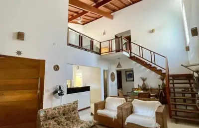 Maravilhosa  casa a venda na praia das toninhas, ótima localização!!!